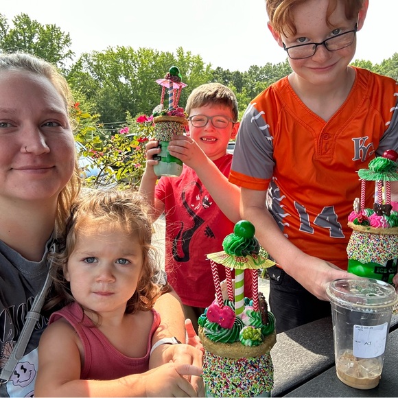 Meet your Posher, Alyssa - Picture 5 of 6